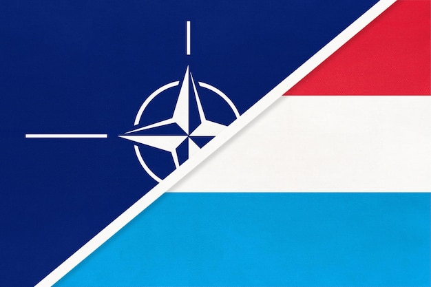 Organización del Tratado del Atlántico Norte u OTAN vs bandera de tela nacional luxemburguesa