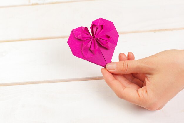 Origami Herz. Symbol für den Valentinstag