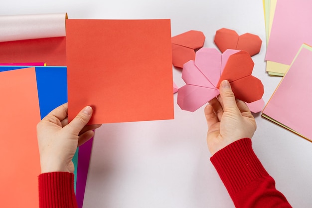 Origamiherzen zum Valentinstag basteln