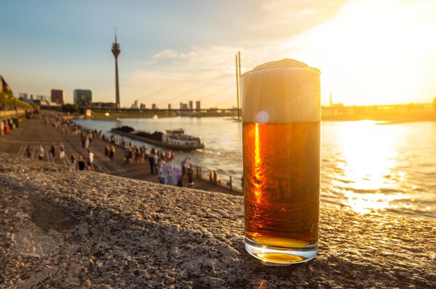 Original Dusseldorfer Altbier cerveja tradicionalmente alemã na costa do Reno