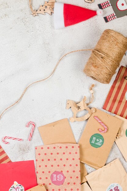 Original weihnachtlicher Adventskalender aus Papiertüte