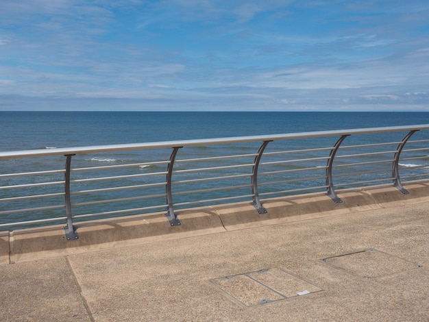 Orilla de la playa del mar