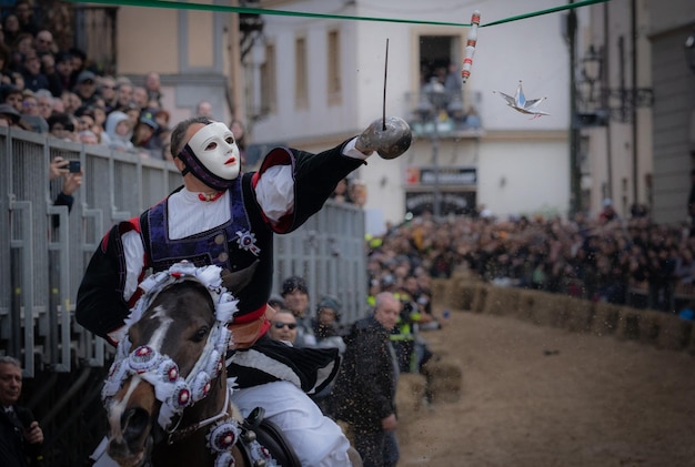 Oristano Sardinien ITALIEN 9. Februar 2024 Fahrer des Sartiglia-Rennens unter der Leitung von su componidori