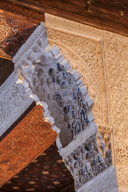 Ornamentos mouriscos do Palácio Real Islâmico de Alhambra, Granada, Espanha. Século 16.