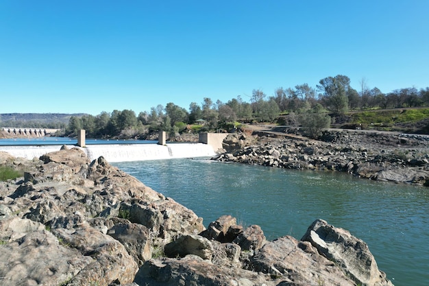 Oroville Dam und Feather River in Zentralkalifornien