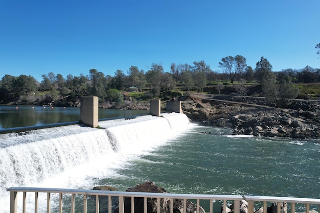 Oroville Dam und Feather River in Zentralkalifornien