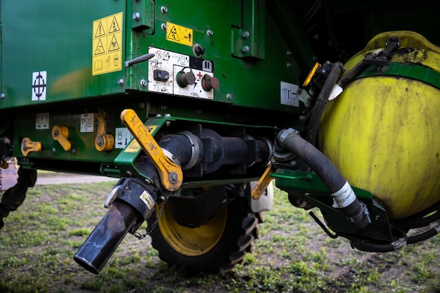 Foto ort für die injektion von pestiziden auf einem speziellen traktor