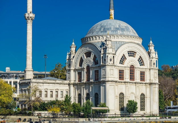 Ortaköy-Moschee am Bosporus in Istanbul, Türkei. Diese Moschee im Barockstil