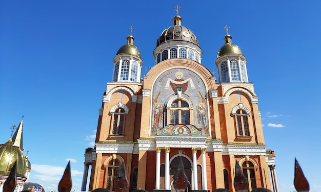 Orthodoxe Kathedrale mit goldenen Kuppeln Christlicher religiöser Hintergrund