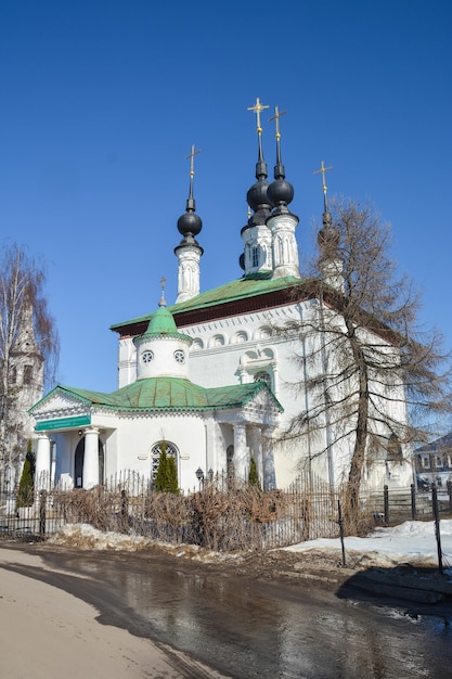 Orthodoxe Kirche im Frühjahr