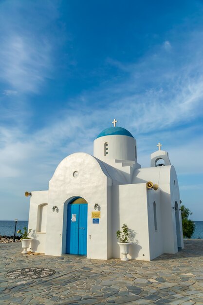 Foto orthodoxer tempel im griechischen stil erbaut