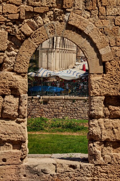 Foto ortigia vista de ângulo baixo do edifício histórico