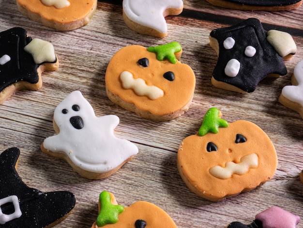 Os biscoitos de gengibre de halloween para alimentos e conceito de férias