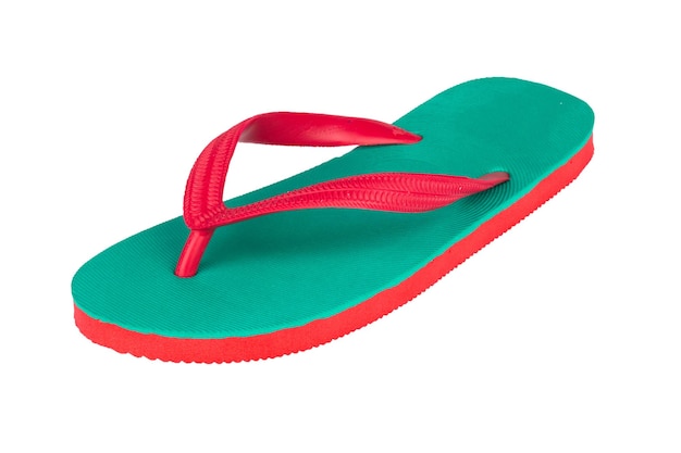 Os chinelos das sandálias colorem o verde vermelho isolado no fundo branco