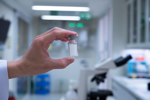 Os cientistas estão preparando uma vacina para ser colocada em reforços estéreis para uso em pacientes infectados com o vírus pandêmico.