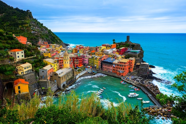 Os detalhes da arquitetura de Vernazza em Cinque Terre