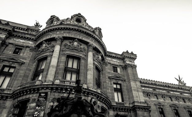 Foto os detalhes em preto e branco do palais garnier opera paris