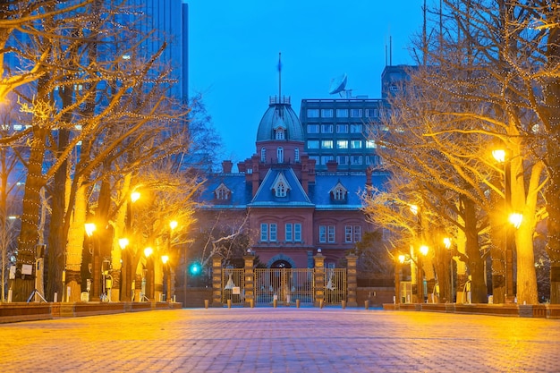 Os históricos ex-escritórios governamentais de Hokkaido ao entardecer em Sapporo, Japão