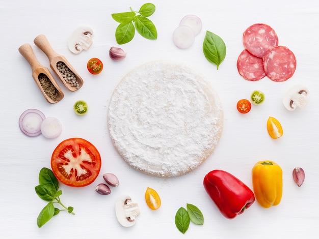 Os ingredientes para pizza caseira