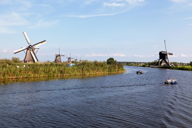 Os moinhos de vento de Kinderdijk