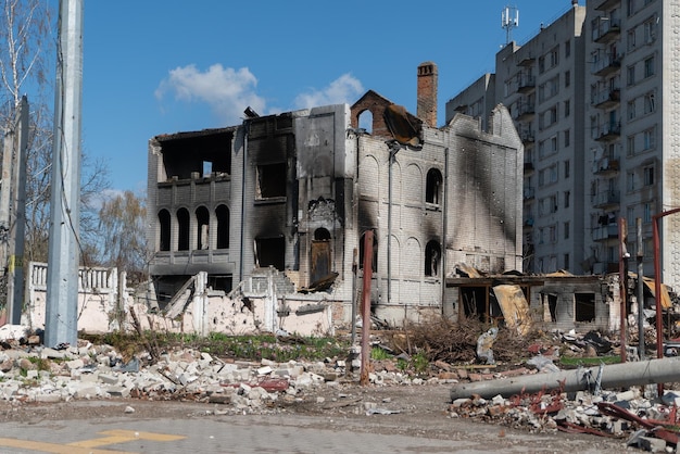 Os ocupantes russos destruíram casas particulares na cidade de Chernihiv