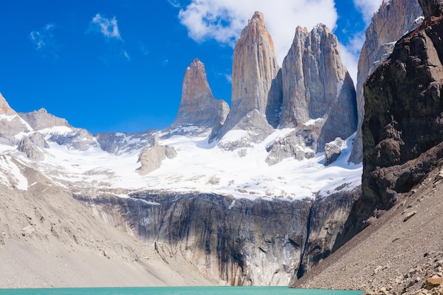 Os picos de Torres del Paine veem o marco do Chile