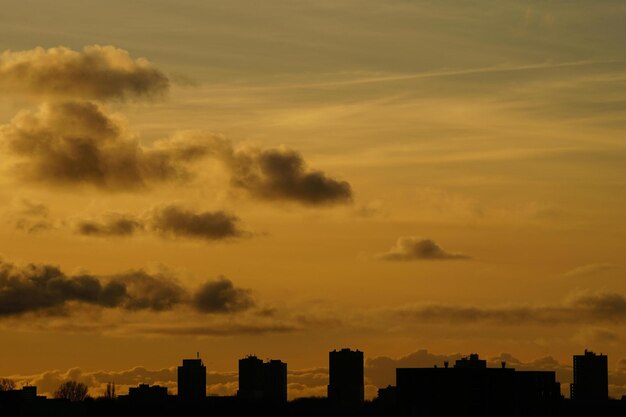 Os pôr-dos-sol são como pinturas de Deus no céu.