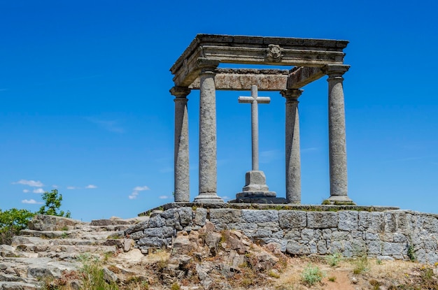 Os quatro postes da cidade murada de ávila