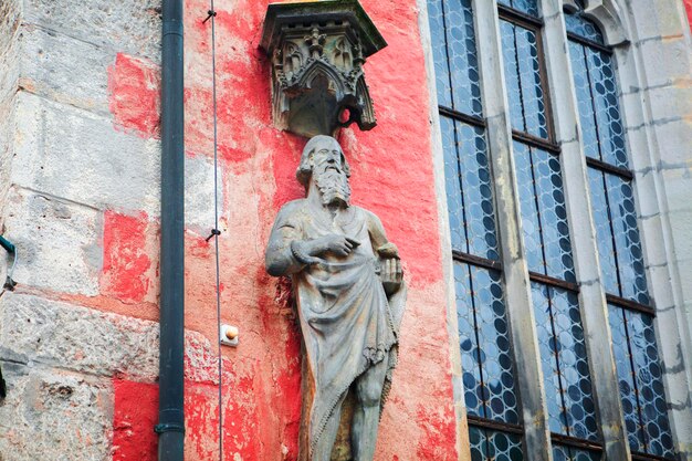 Os totens das casas de rua na cidade de conto de fadas de Rothenburg, Alemanha