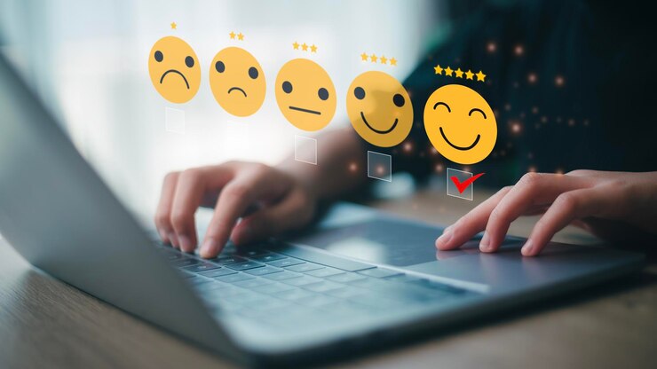 Os usuários avaliam a experiência de serviço Conceito de satisfação do cliente Emoção positiva sorriso feliz rosto cinco estrelas e avaliação de serviço de feedback da coroa certificação de qualidade padrão