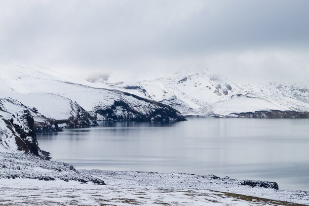 Oskjuvatn-See bei Askja, Island. Zentrales Hochland von Island Wahrzeichen. Vulkanische Aussicht