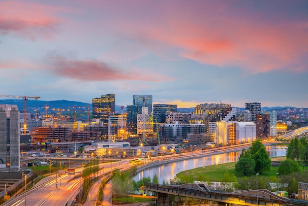 Oslo Innenstadt Skyline Stadtbild in Norwegen bei Sonnenuntergang