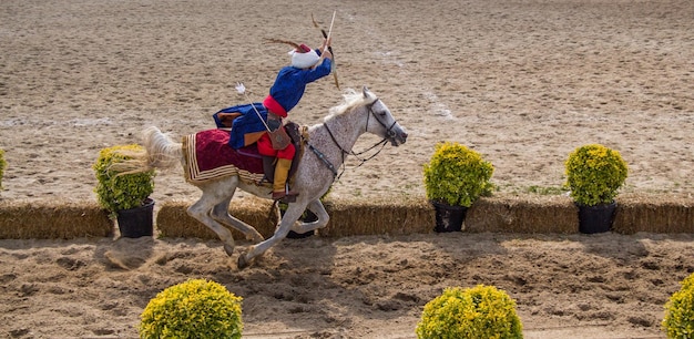 Osmanischer Reiterbogenschütze, der reitet und schießt