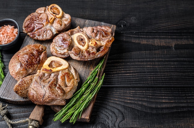 Osso buco cozido no bife de pernil de vitela