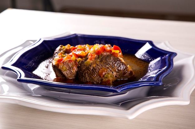 Ossobuco frito con ragú de verduras