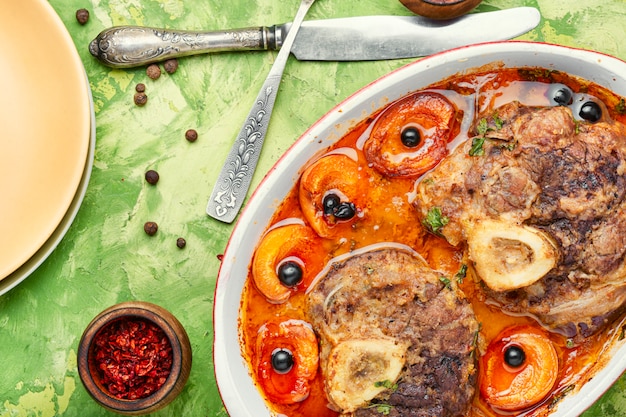 Ossobuco de ternera con albaricoque