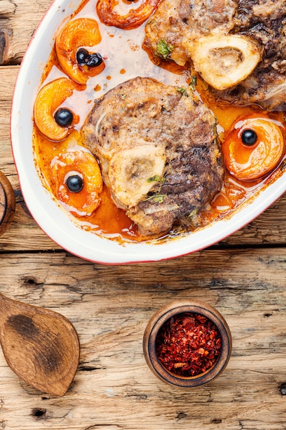 Ossobuco de ternera con albaricoque