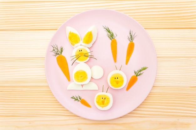 Osterhase und Hühnereien für Kinder mit Karotten