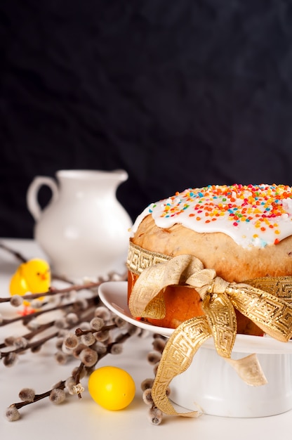 Osterkuchen mit Eiern