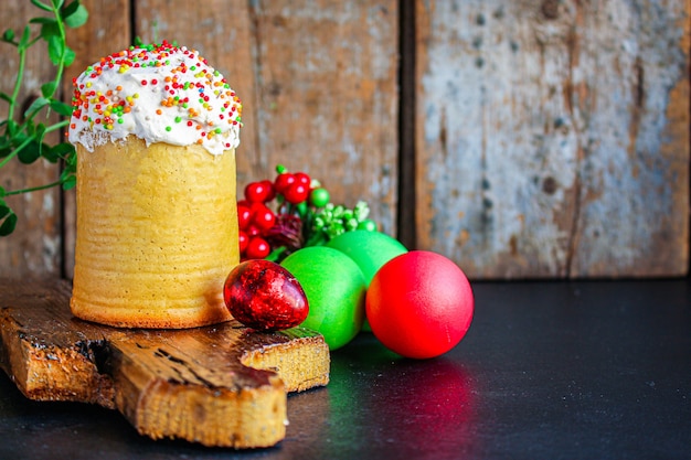 Osterkuchen und Ostereier