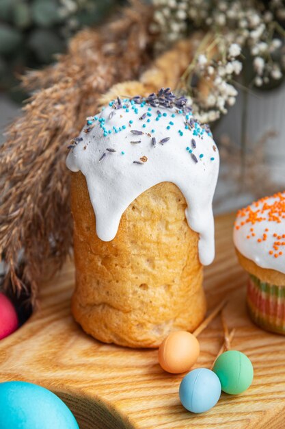 Osterkuchen Urlaub buntes Osterei hausgemachtes Gebäck süßes Dessert Ostern Leckerei Mahlzeit Essen Snack