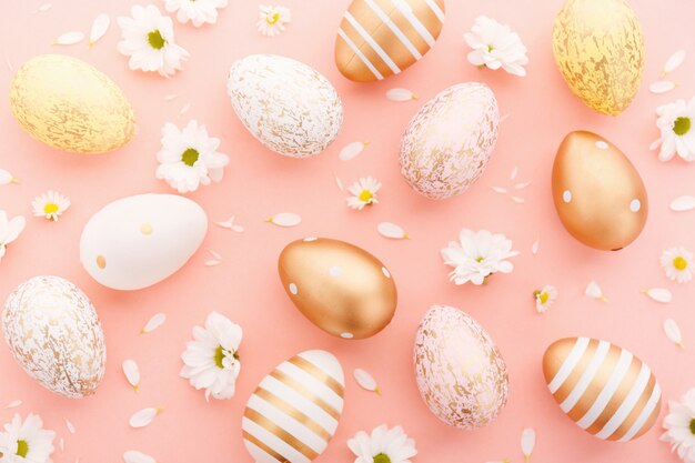 Ostern flache Lage Eier mit Blumen auf Rosa