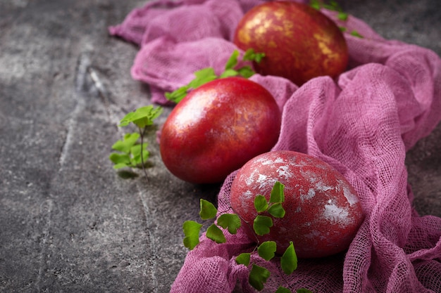 Ostern malte rote Hühnereien