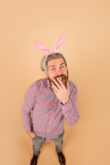 Ostern Mann Ostern Feier Konzept Mann in Hasenohren Kaninchen Mann Mann in Hasenohren Frühlingszeit