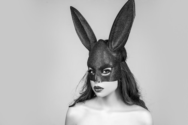 Ostern sexy Hasenmädchen Eiersuche Frau Kaninchenmaske sinnlich verführerisch