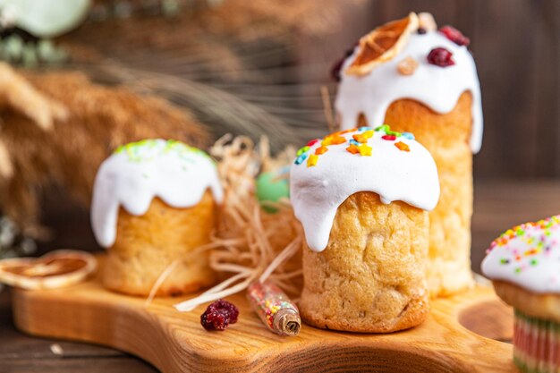 Ostern süße Kuchen und Ostereier Dessert Mahlzeit behandeln Lebensmittel Snack kopieren Raum Lebensmittel Hintergrund