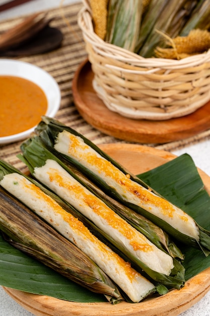 Otakotak es un pastel de pescado del sudeste asiático