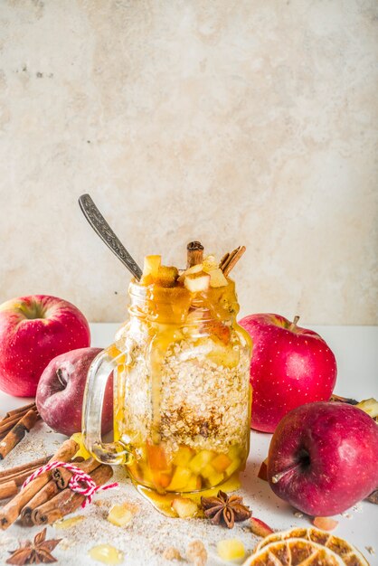 Otoño manzana avena durante la noche