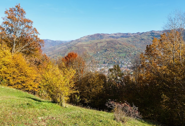 Otoño montaña de los Cárpatos Rakhiv Ucrania