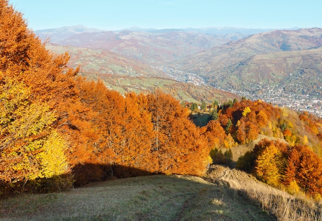 Otoño montaña de los Cárpatos Rakhiv Ucrania